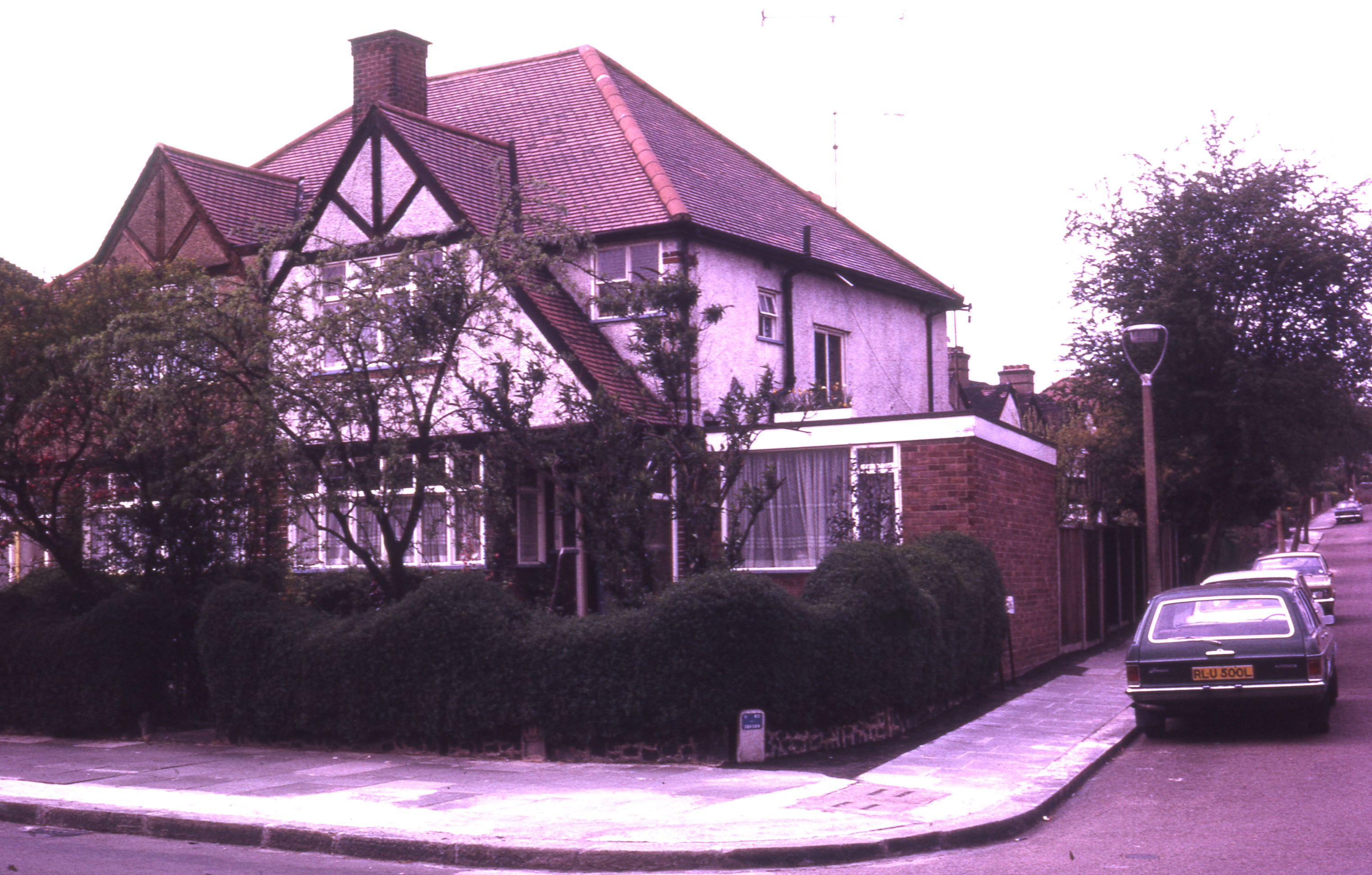 Holmstall Avenue