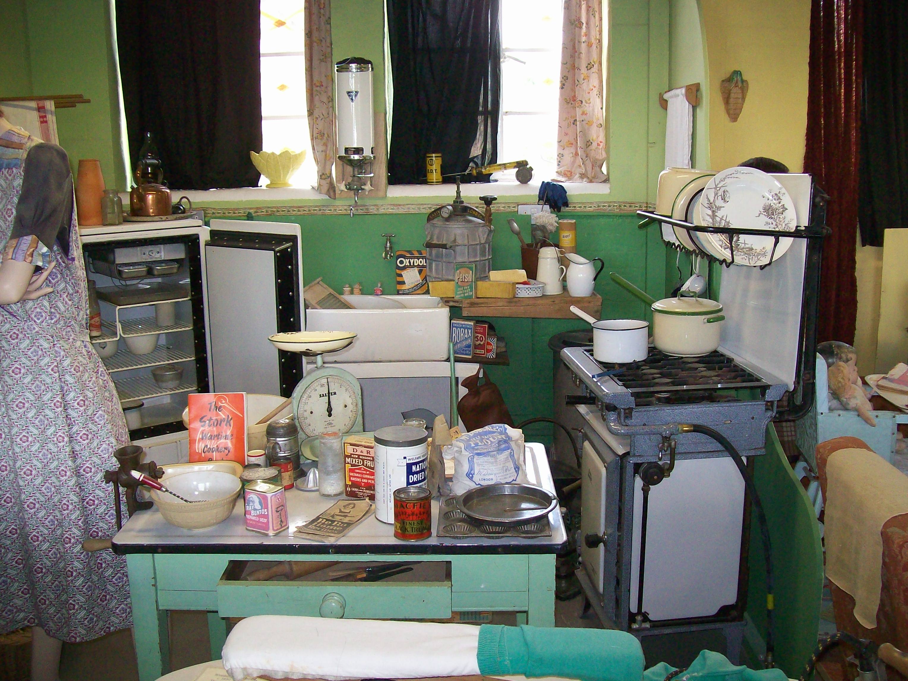 40s kitchen